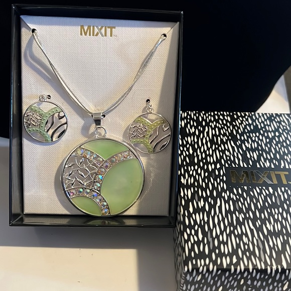 Mixit Jewelry - Beautiful silvertone double layer silvertone necklace  & earrings nwt